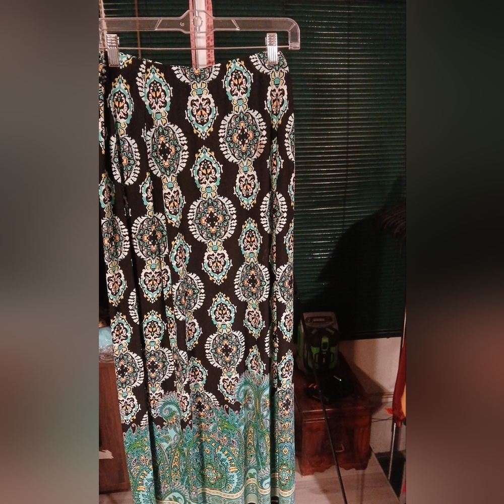 Preloved Elegant Black and Green Patterned Skirt